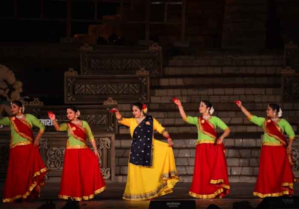 Beauty of acting and pure Kathak showcases in Khajuraho Dance Festival