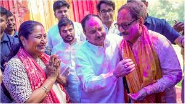 CM Rekha Gupta and other politicians enjoys Holi colours with enthusiasm