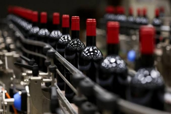 Trump warns drastic tariff on European beverages