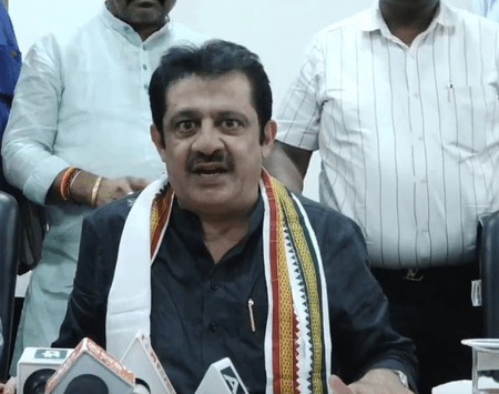 Will become suicide bomber for India in war against Pakistan: K’taka Minister Zameer Khan’s statement goes viral