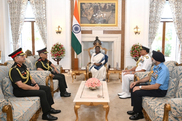 Army chiefs briefs President on Operation Sindoor