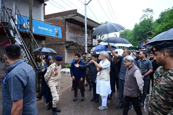 LG Sinha Visits J&K’s Uri Sector To Assess Damage Caused By Pakistani Shelling