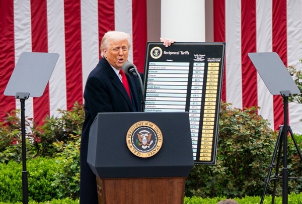 Federal appeals court temporarily reinstated President Trump's tariffs