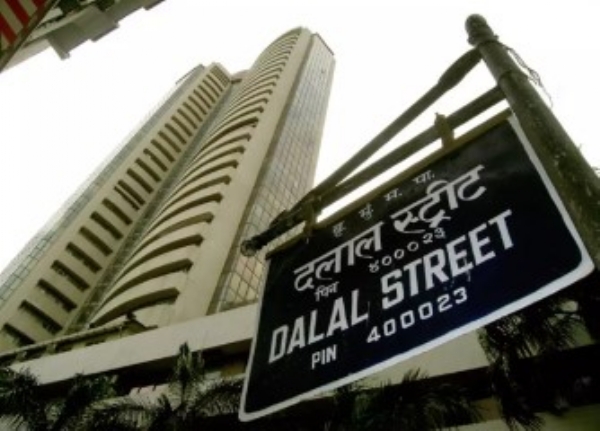 Stock market gains amid fluctuations;Sensex and Nifty up