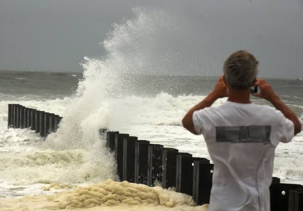 Hurricane Erin Whips US East Coast With High Surf, Flooding Threats