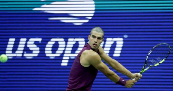 Alcaraz Powers Past Opelka to Reach US Open Second Round