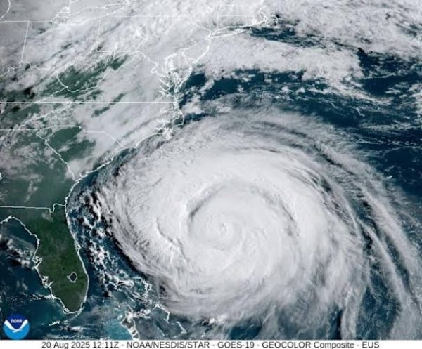 Hurricane Erin Unleashes Dangerous Surf Along US East Coast