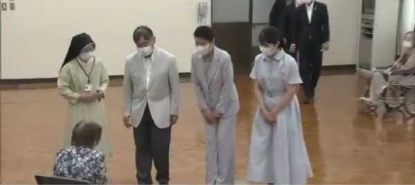 Emperor Naruhito’s Historic Visit to Nagasaki Nursing Home Highlights War’s Human Toll