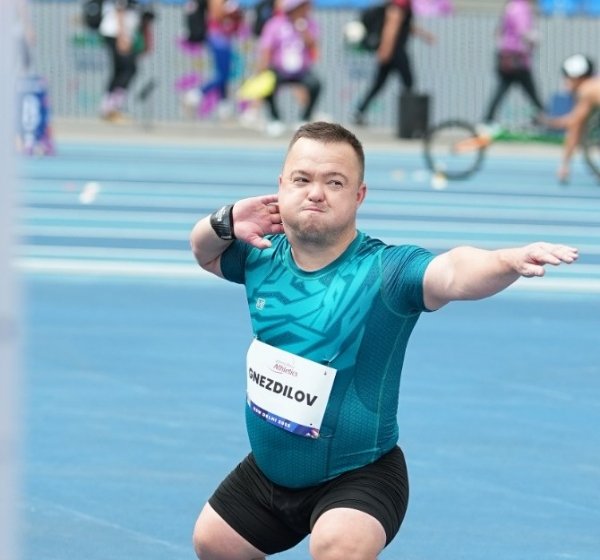 Denis Gnezdilov Smashes Two World Records to Win F40 Shot Put Title