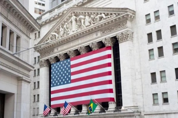 Wall Street Slumps, Europe Extends Sell-Off; Asia Turns Mixed