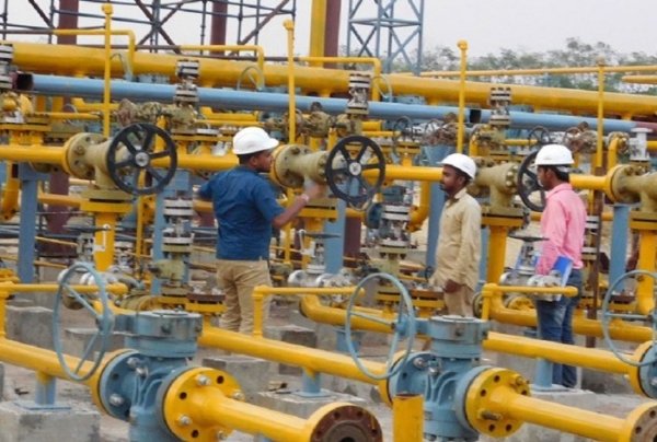 Muted Debut: Oval Projects’ Shares Inch Up, Debt Clouds Loom