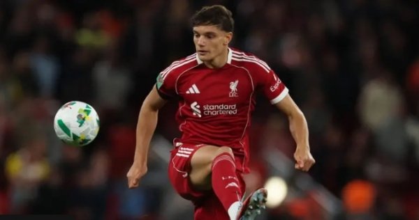 Liverpool’s Giovanni Leoni Suffers Serious Knee Injury on Debut, Set for Lengthy Layoff