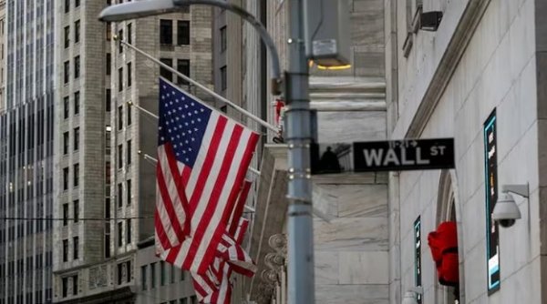 Wall Street Quiet, Asia and Europe Trade Mixed Ahead