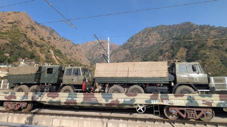 Military Special Train Brings Tanks, Artillery to Kashmir Valley – Kashmir Observer
