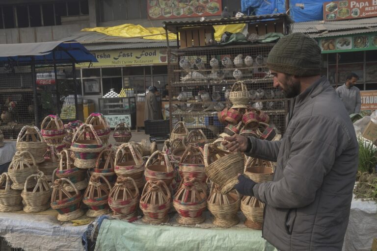 Cold Wave Grips Kashmir, MeT Forecasts Light Snow    – Kashmir Observer