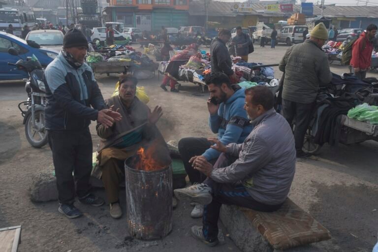 Biting Cold Grips Kashmir, Fog Lowers Visibility – Kashmir Observer