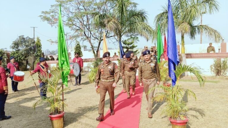 DGP Visits Forward Area Near IB in Jammu, Interacts with VDGs – Kashmir Observer