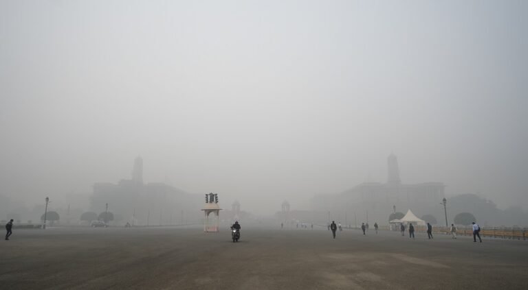 Dense Fog Blankets North India, IMD Issues Red Alert – Kashmir Observer
