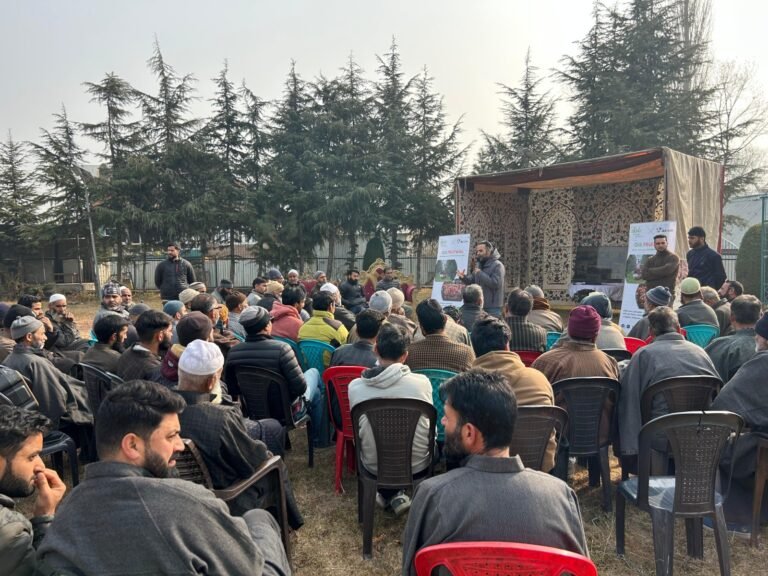 Qul Fruits and J&K Bank Conduct Comprehensive Awareness Drive on High-Density Plantation in Pulwama