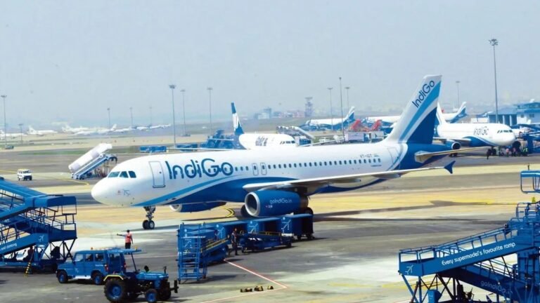 IndiGo Cancels 500 Flights Monday; Govt Signals Penalties – Kashmir Observer