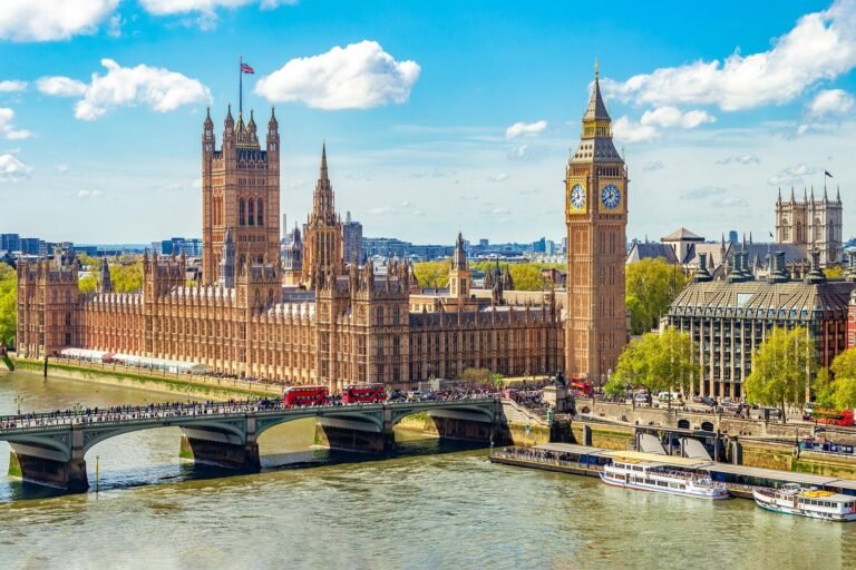 Why Indian Doctors are Quitting the UK – Kashmir Observer