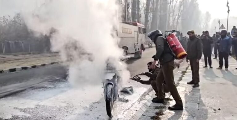 Technical Fault Sparks Motorcycle Blaze on Boulevard Road – Kashmir Observer