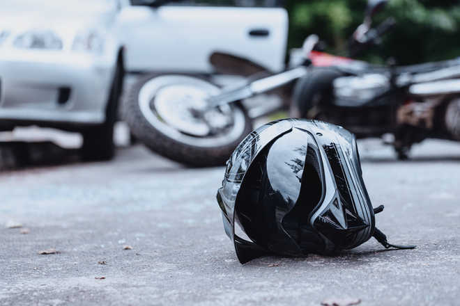 Elderly Motorcyclist Critical After Road Accident in Srinagar – Kashmir Observer