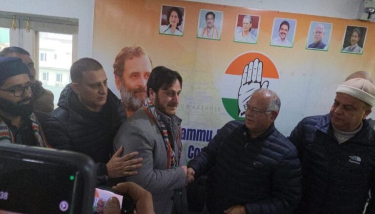 Prominent Political leaders, supporters join Congress in Srinagar