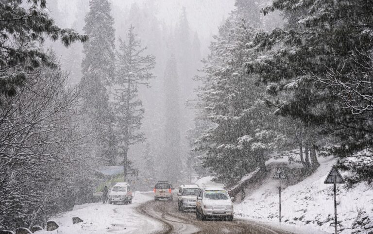 Fog Engulfs Valley; Snow Likely In Higher Reaches – Kashmir Observer