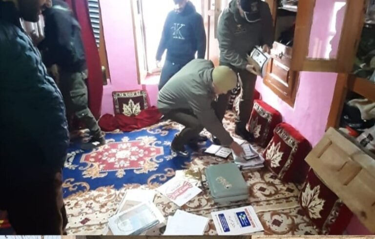 Police Conduct Searches at Locations Linked to Banned Tehreek-e-Hurriyat in Sopore – Kashmir Observer