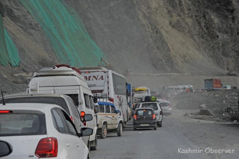 Slow Traffic Amid Breakdowns – Kashmir Observer