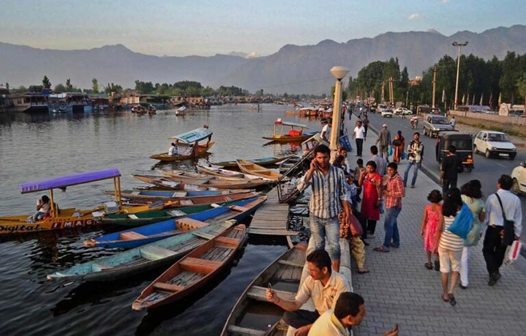 Crackdown on Unregistered Homestays, Hotels in Srinagar – Kashmir Observer