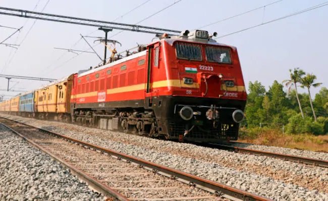 Railways Adds Extra Coach to Jammu–Delhi Rajdhani Amid Flight Chaos – Kashmir Observer