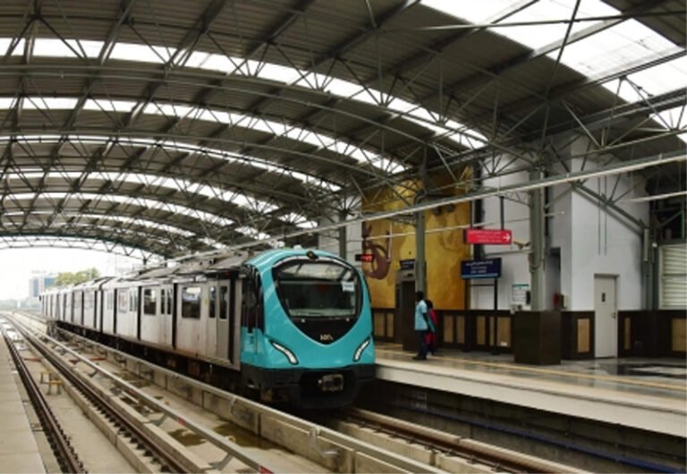 Bhopal Metro Begins; Excited Residents Flock for Rides, Selfies – Kashmir Observer
