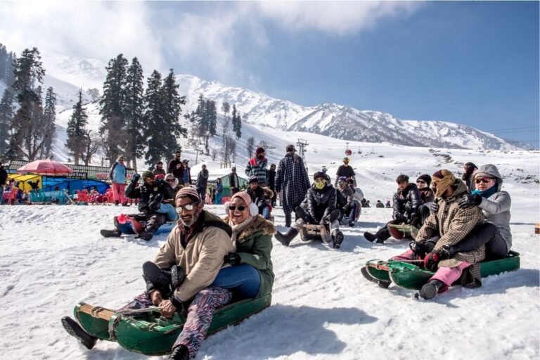 Kashmir’s Cold Season Heats Up Tourism and Traditions – Kashmir Observer