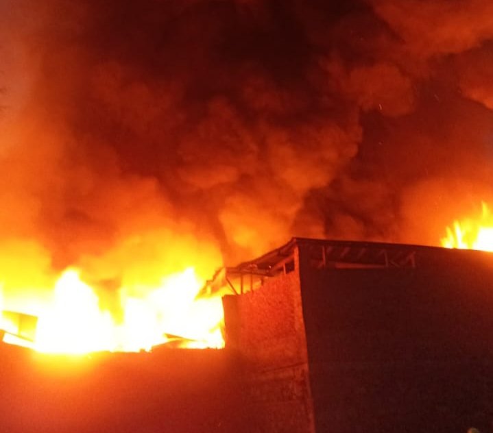 Massive Fire Breaks Out in Srinagar’s Barzulla – Kashmir Observer