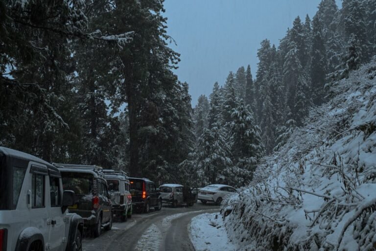 Anti-Skid Chains Mandatory on Tangmarg–Gulmarg Road