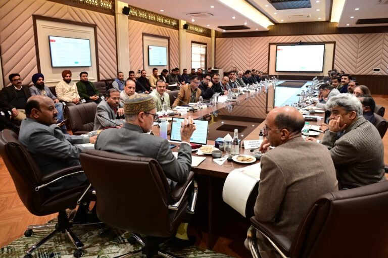 CM Omar Abdullah reviews PW(R&B) department projects, stresses on timely completion, quality execution Lays foundation of projects worth ₹119 crore, inaugurates projects worth ₹33 crore