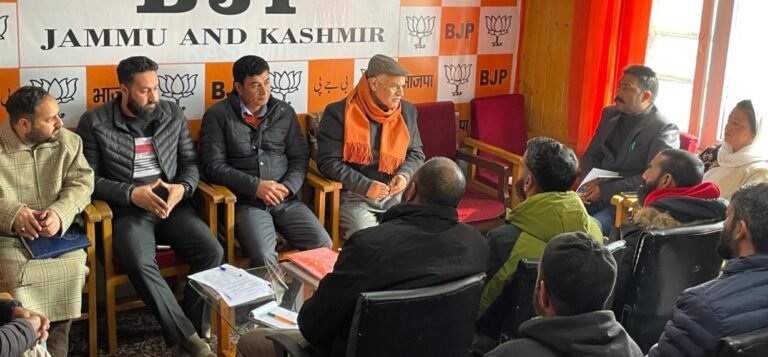 BJP reviews functioning of ST & minority morchas in Kashmir