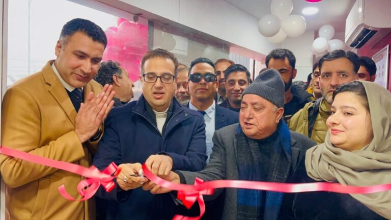 Axis Bank Opens 30th Branch in Kashmir