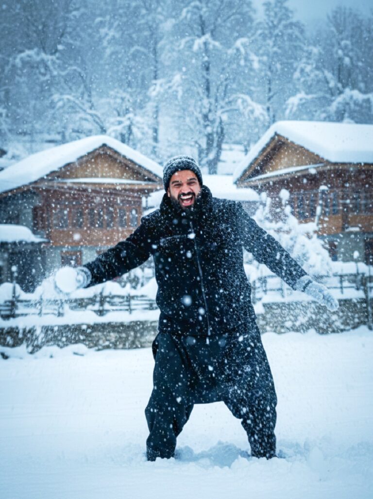 Old Snow Days Return To Kashmir With Delight
