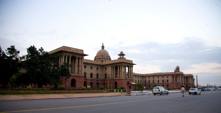 AGMUT Reshuffle Shifts IAS, IPS Officers In and Out of J&K – Kashmir Observer