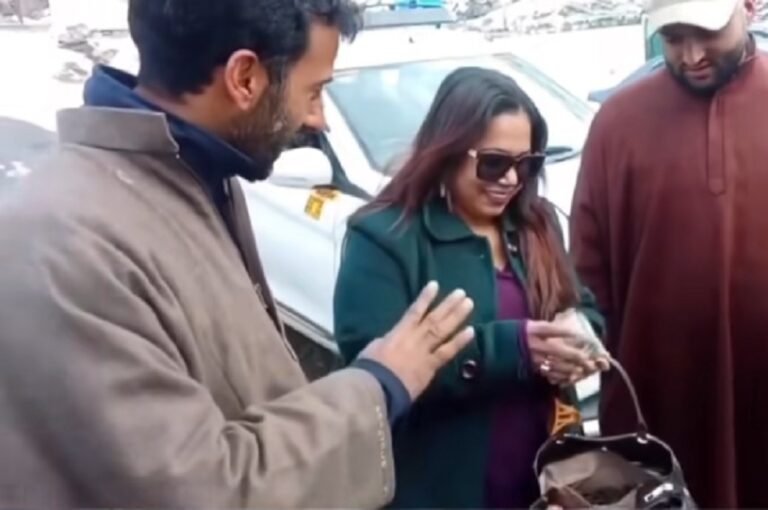 Pahalgam Cab Driver Returns Cash, iPhone to Tourist, Wins Praise – Kashmir Observer