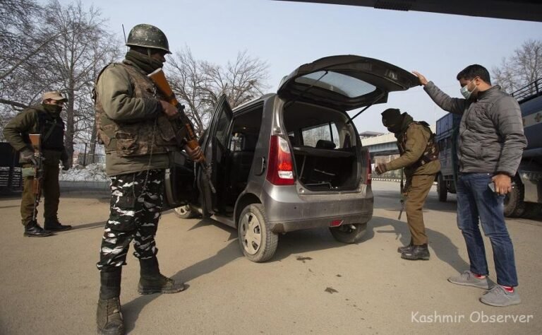 Police Step Up Vehicle Checks in Kashmir Ahead of Republic Day – Kashmir Observer