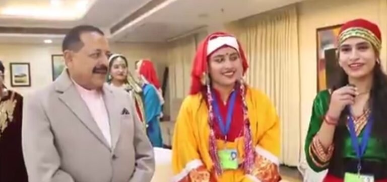 Dr Jitendra Singh hosts high-tea for J&K Republic Day Tableau Team