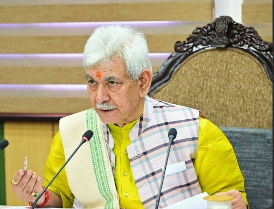 LG Manoj Sinha speaks to Farooq Abdullah, assures thorough probe into attack