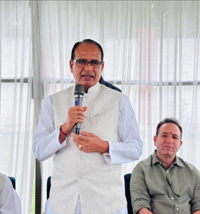 Union Minister Shivraj Singh Chouhan visits Srinagar, holds meeting with BJP leaders