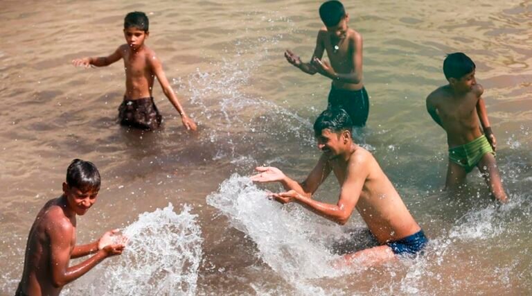 Heatwave Persists in Jammu; Temperatures Above Normal