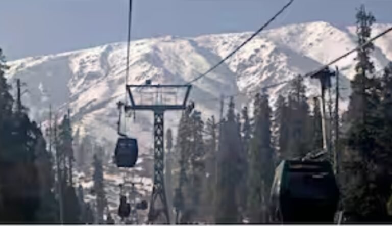 Gulmarg Gondola malfunction leaves 300 tourists stranded mid-air, rescue operation underway 