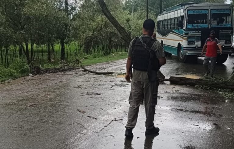 Heavy rain triggers flash flood in Bandipora; School closed after mud enters campus